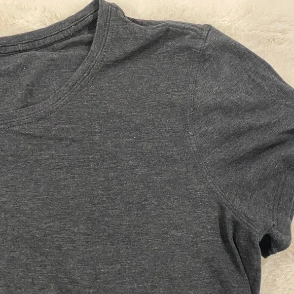 Lululemon Tee Size 6 - Picture 3 of 8